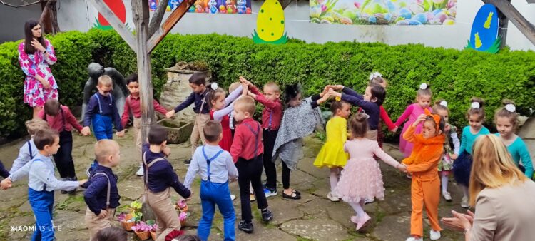 Шарен Великден с децата от група „Барбарони“