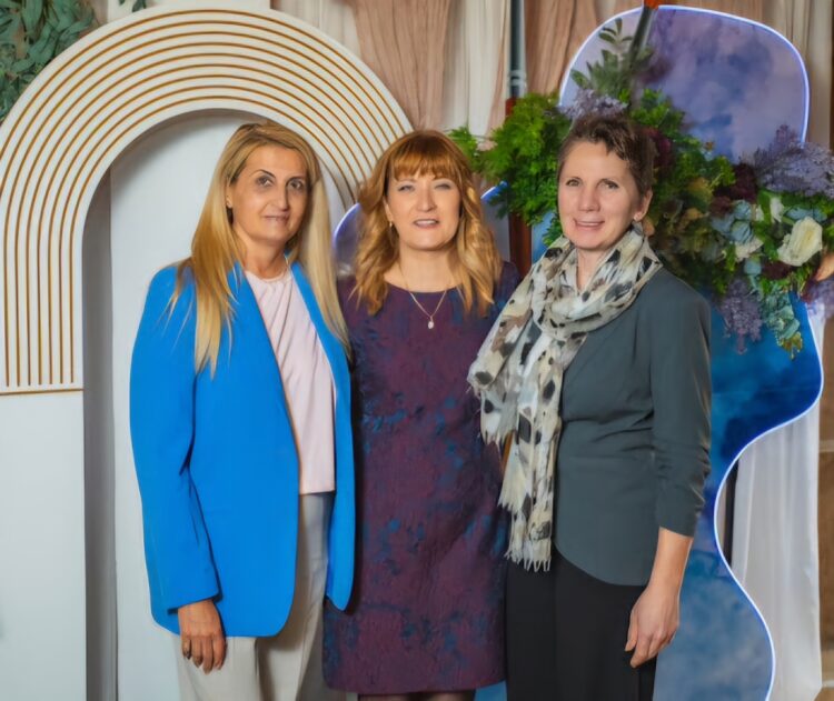 „Вдъхновения“ на три плевенски художнички представят в Градската галерия