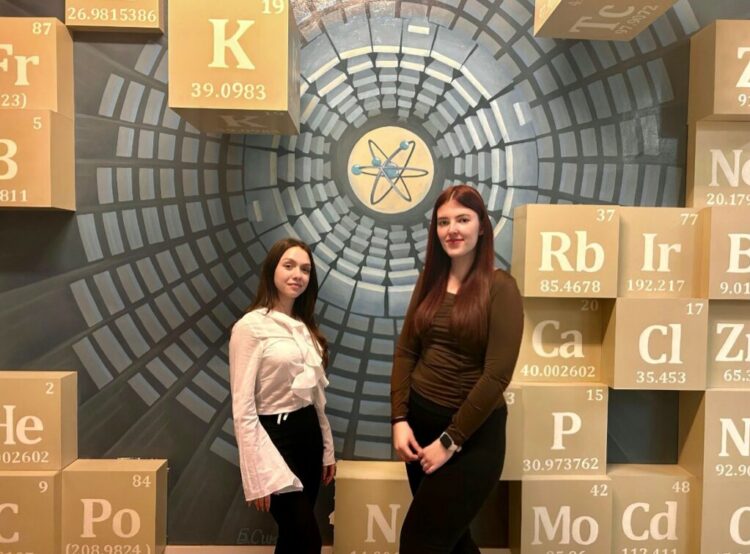 Успехи на националния конкурс “Химичните технологии около нас” за Даниела и Михаела от СУ “В. Левски”