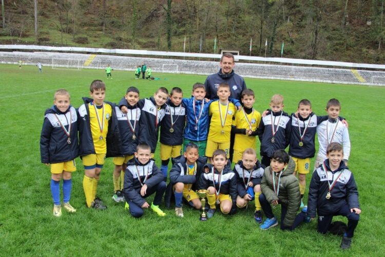 Момчетата на Милен Ванков вдигнаха купата на “Трявна Къп”