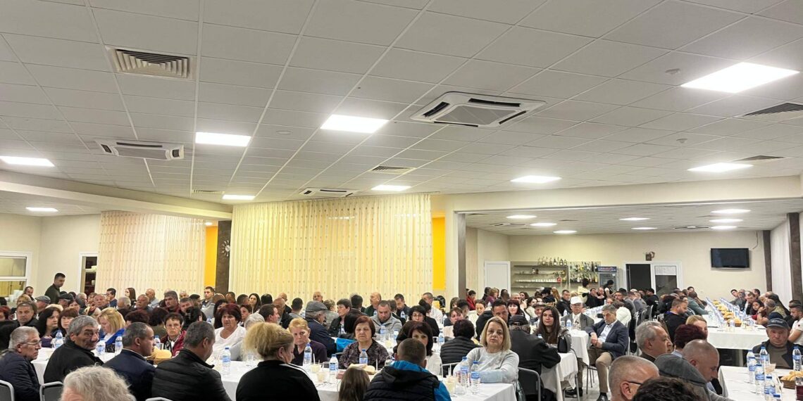 Ифтар събра мюсюлмани и християни на обща трапеза в Севлиево