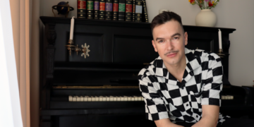 Галерия “Видима” представя “Сън преди вечност”, изложба-портрет на майстора на поетичния колаж Мартин Джачков