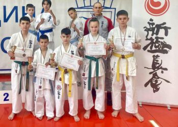 Медали за каратеките и от първенство по “ката”