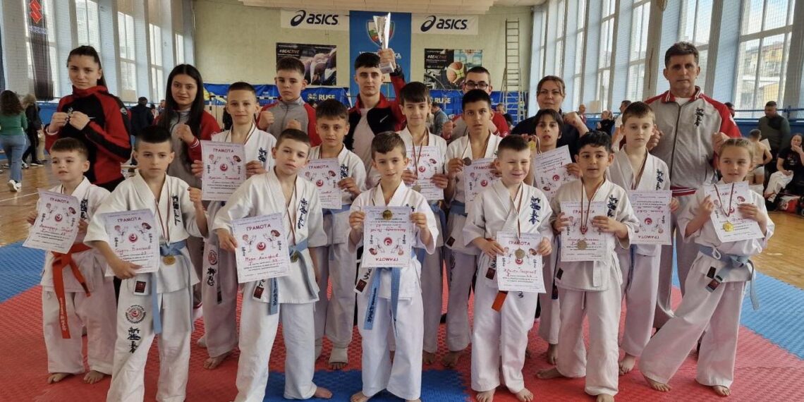 13 каратеки с 13 медала от Купа УСШ-Русе