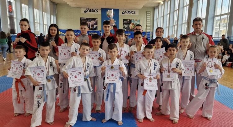 13 каратеки с 13 медала от Купа УСШ-Русе