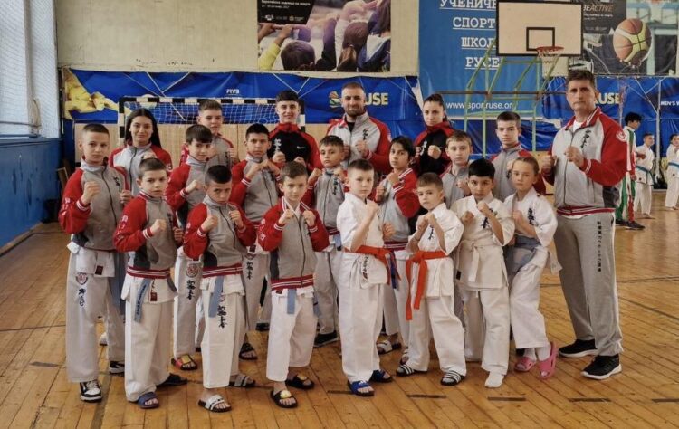 13 каратеки с 13 медала от Купа УСШ-Русе
