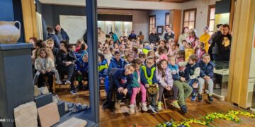 “Пролетна седянка” – урок по родолюбие с песни и танци в Хаджистояновото училище