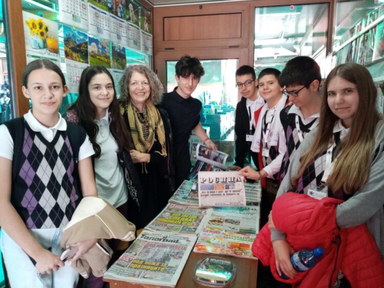 Ученици от клуб “Журналист” се запознаха с разпространението на печатни издания