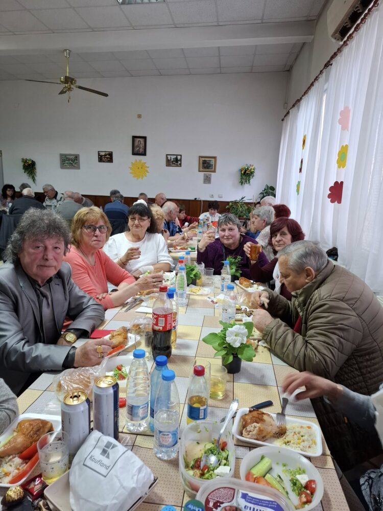 Веселие, усмивки и танци – празник за душата в клуб “Васил Левски“