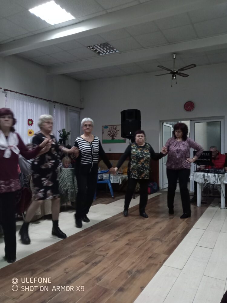 Веселие, усмивки и танци – празник за душата в клуб “Васил Левски“