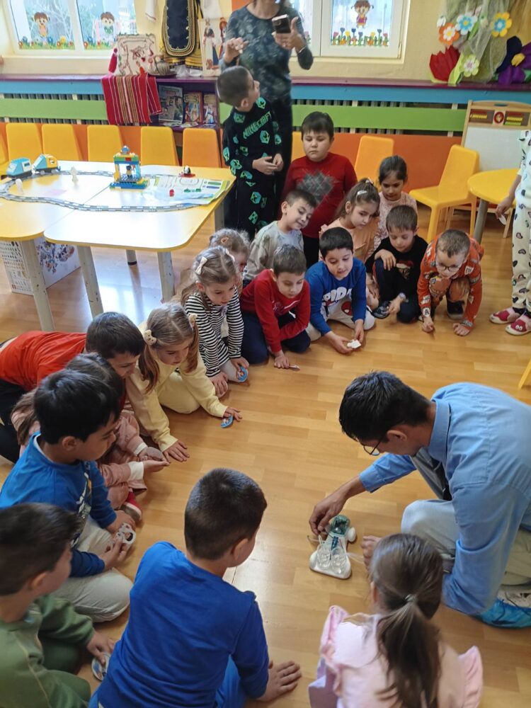 Съвместна инициатива между ДГ “Радост” и ПГМЕТ “Ген. Иван Бъчваров”