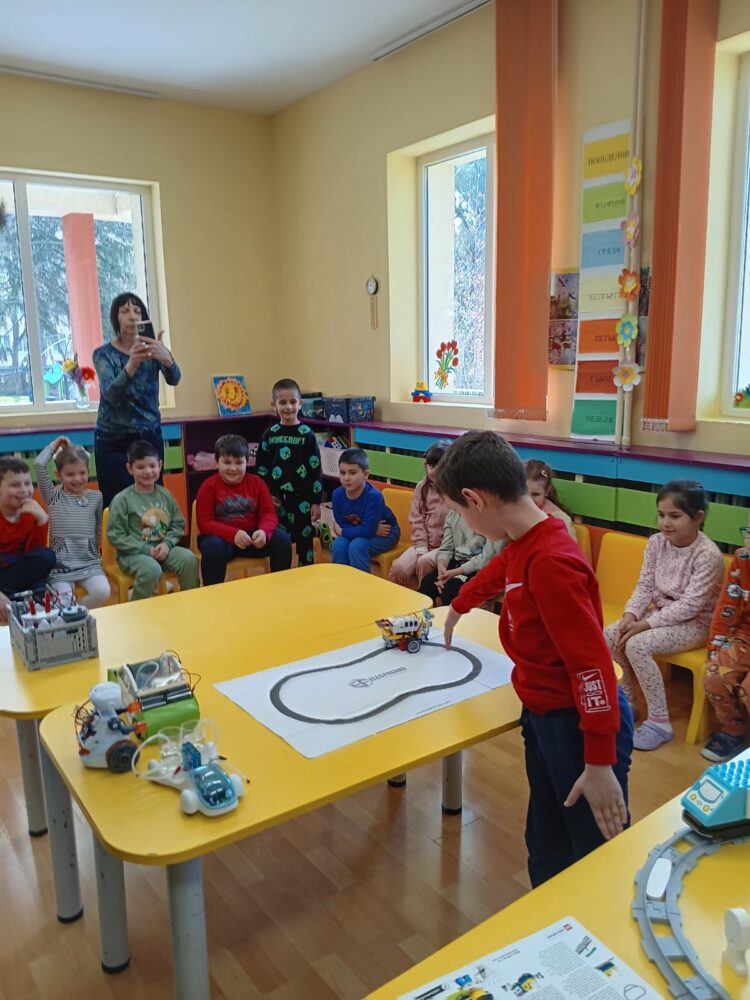 Съвместна инициатива между ДГ “Радост” и ПГМЕТ “Ген. Иван Бъчваров”