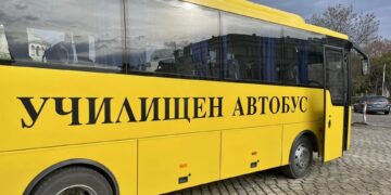 С по-голям автобус ще се возят децата и учениците до с. Крамолин