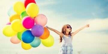 Цирк, рисуване върху коприна, моделиране с глина, смях и игри за Деня на детето