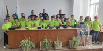 Доброволците от програмата „Детско полицейско управление“ посетиха Полицията
