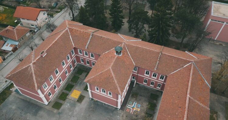 Подписан е договорът за саниране на СУ “Васил Левски”