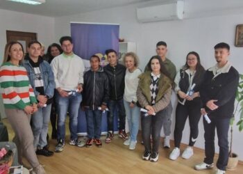 Сдружението на жените “Надежда 2001” с мил жест към абитуриентите