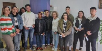 Сдружението на жените “Надежда 2001” с мил жест към абитуриентите