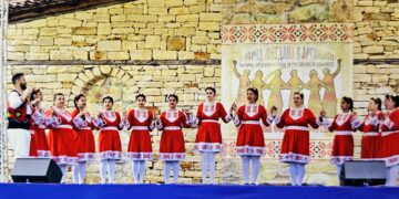 ФТК “Балкански ритми” се завърна с награди и парична премия от фолклорния фестивал “Насред мегдана в Арбанаси”