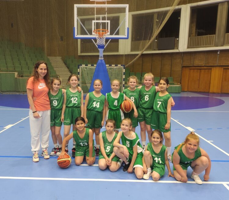 Бойно кръщение за малките баскетболистки