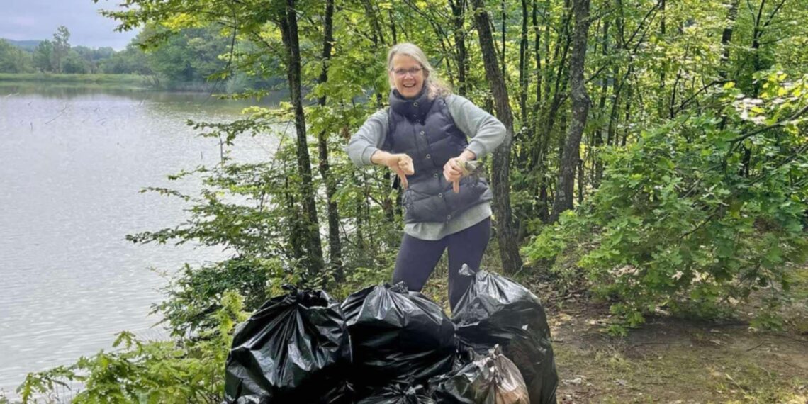 Английски пример за българската природа:  Лаура и Трейси с урок по чистота край яз. “Буря”