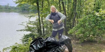 Английски пример за българската природа:  Лаура и Трейси с урок по чистота край яз. “Буря”