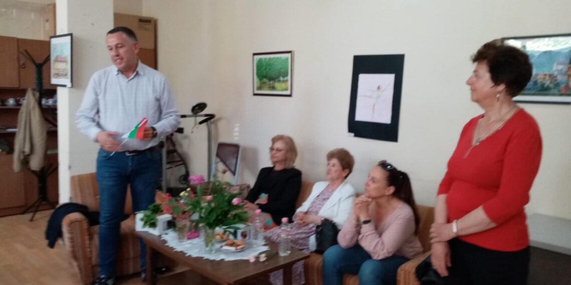 Среща с проф.д.н. Венелин Терзиев за трудния преход към демокрация у нас в Клуба за хора с увреждания – Севлиево