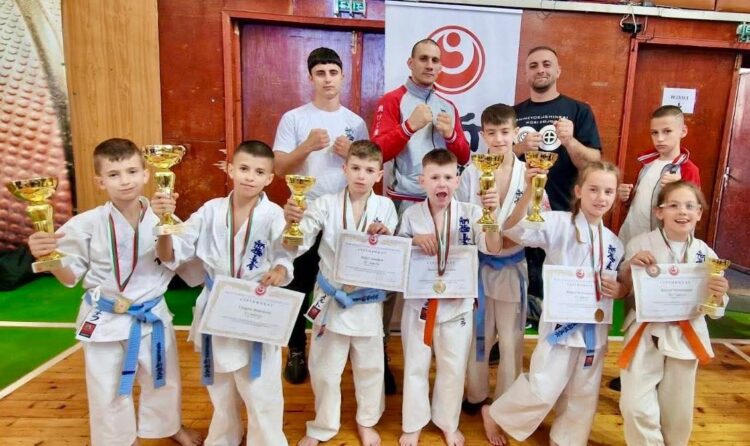 След оспорвани битки най-малките каратисти с 6 медала от Републиканско