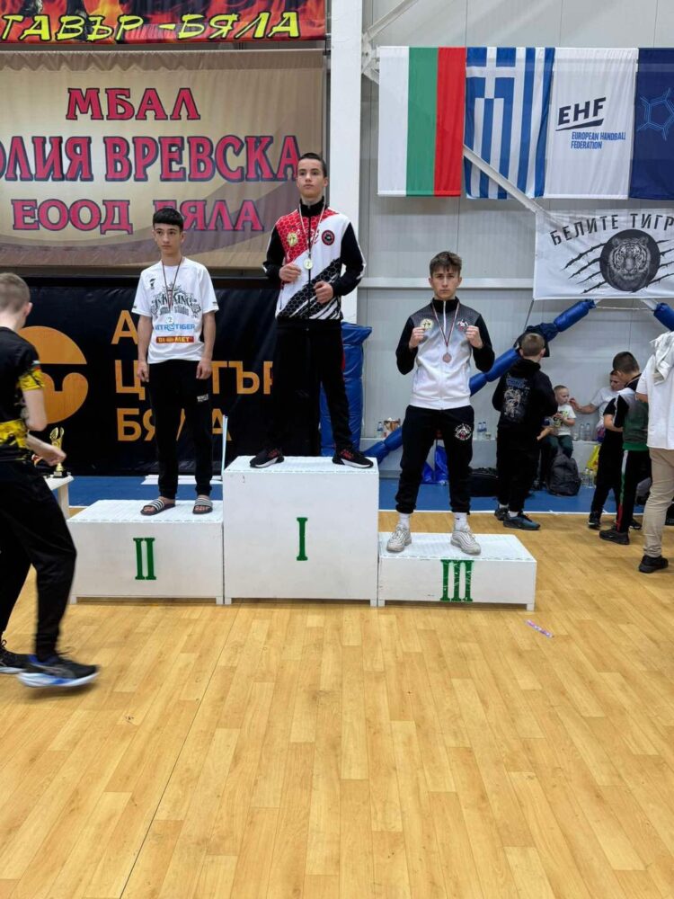 Злато и 4 бронзови медала за кикбоксьорите