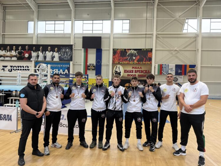 Злато и 4 бронзови медала за кикбоксьорите