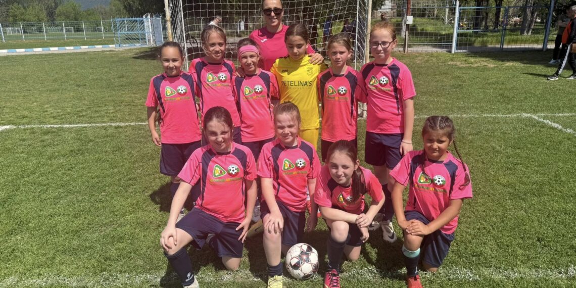Малките ни футболистки с две разгромни победи, девойките отстъпиха