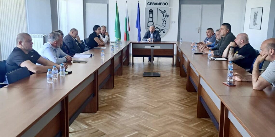 Мечките, които влизат в селата, бяха тема на среща в Общината