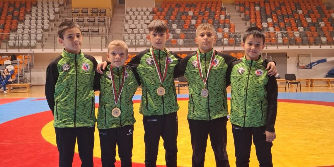 Още една гордост в самбото – републикански шампиони вдигнаха купите