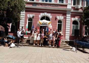 Тома Томев към зрелостниците от СУ “Васил Левски”: “Аз вярвам във вас”