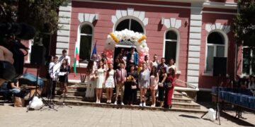 Тома Томев към зрелостниците от СУ “Васил Левски”: “Аз вярвам във вас”