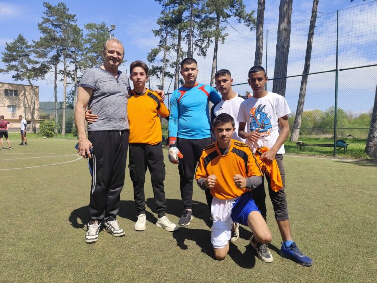 Великденският футболен турнир в Севлиево събра ученици от 5-ти до 12-ти клас в оспорвани двубои