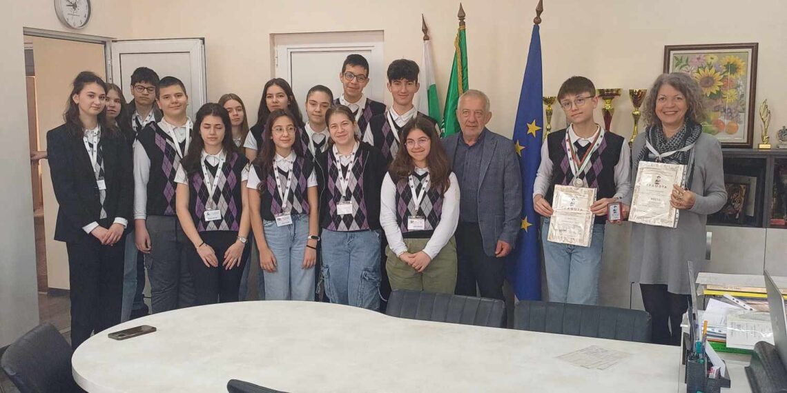 Клуб “Журналист” при СУ” Васил Левски” с призови места от журналистически конкурс в Разград