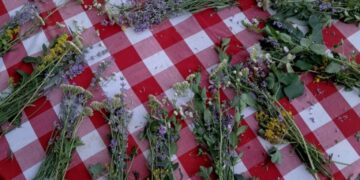 С билки и спомени на Еньовден в Богатово