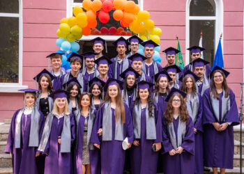 Изпратиха зрелостниците на СУ “Васил Левски”- събитие, изпълнено с емоции