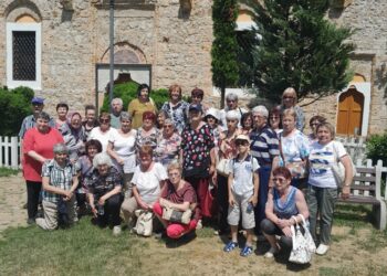 Пенсионери от Севлиево на весела и незабравима екскурзия до Правец и Етрополе