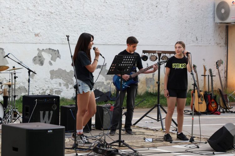 Музикално певческата школа и формация “Куул бенд” казаха не на наркотиците