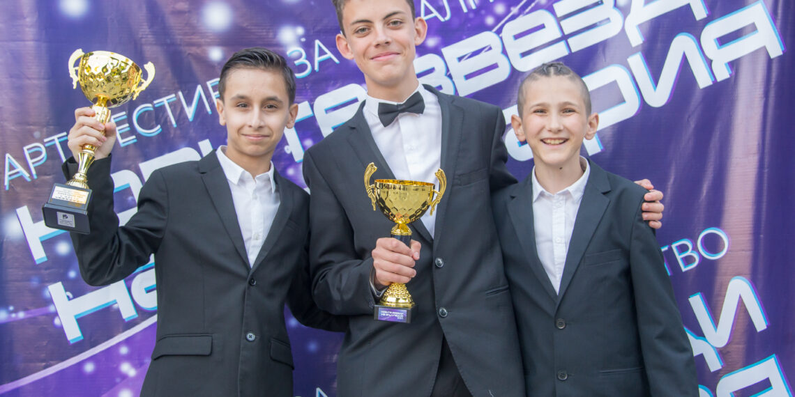 Трио “Upstream Boys” и Александър Дончев спечелиха “Супер Гран При” и  “Гран При” от арт фестивал в Ловеч