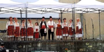 Слънце, музика, песни и танци на събора в село Ловнидол