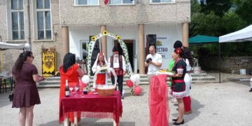 Белгийци се врекоха във вярност с традиционна българска сватба в село Търхово
