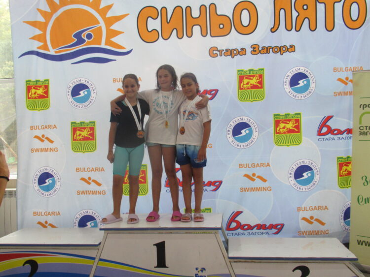 Медали за малките плувци и от “Синьо лято”, Петя Тотева с четири отличия
