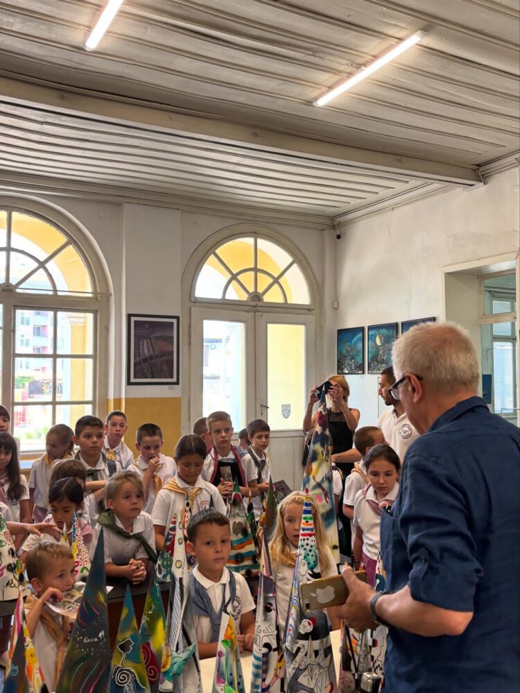 Деца от Севлиево твориха със световноизвестния художник Николай Панайотов