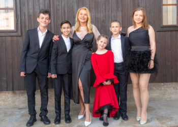 Децата от ВФ „Upstream Voices” покориха сцената на международния арт фестивал ,,Балкански славей“