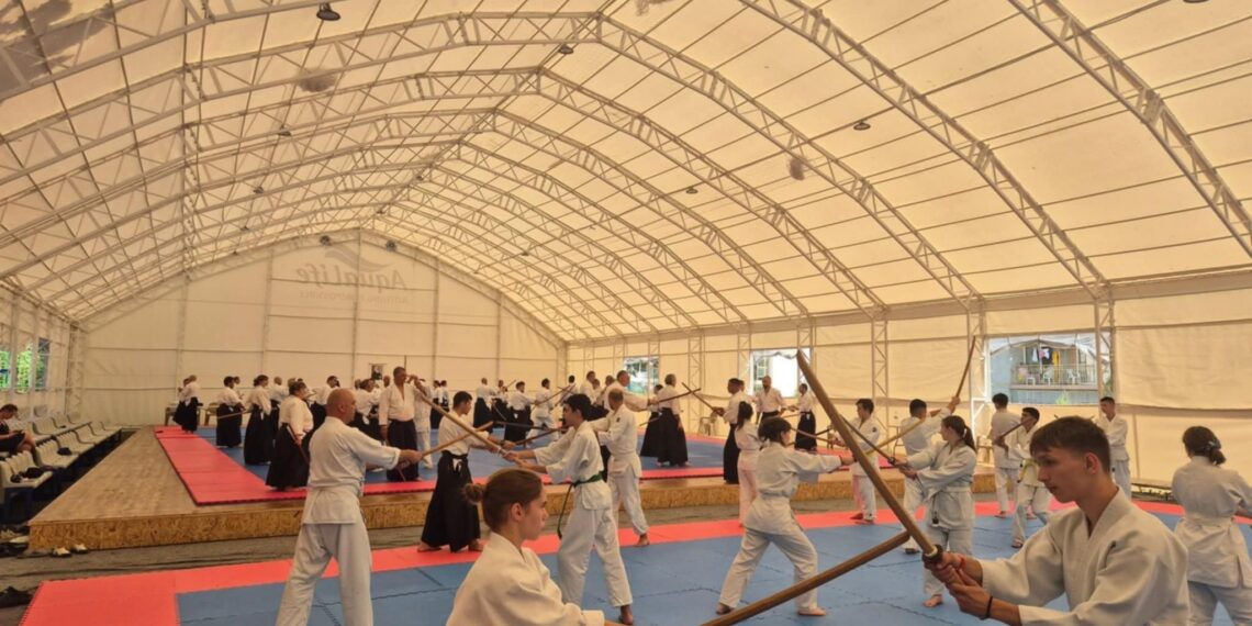 Двама бойци по айкидо – на морски лагер за напреднали