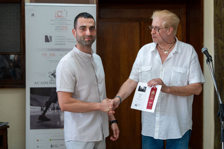 “Фото Академика 2025” отличи Божидар Генков, почетен приз връчи председателят на Читалището