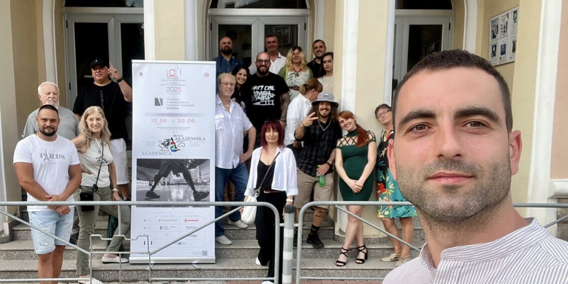 “Фото Академика 2025” отличи Божидар Генков, почетен приз връчи председателят на Читалището